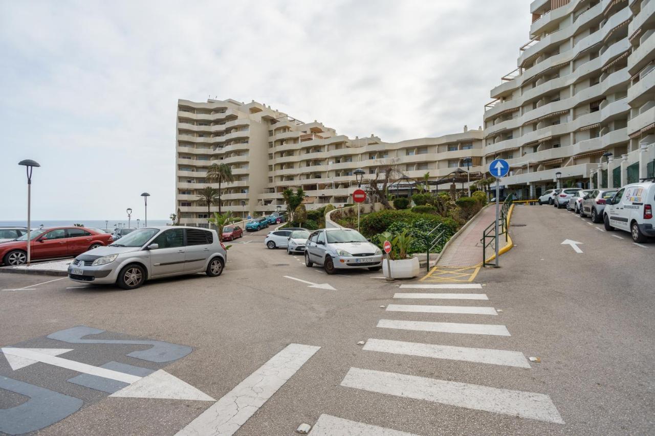 Seaview Beachfront Studio With Aqua Park & Balcony Benalmadena Phòng bức ảnh