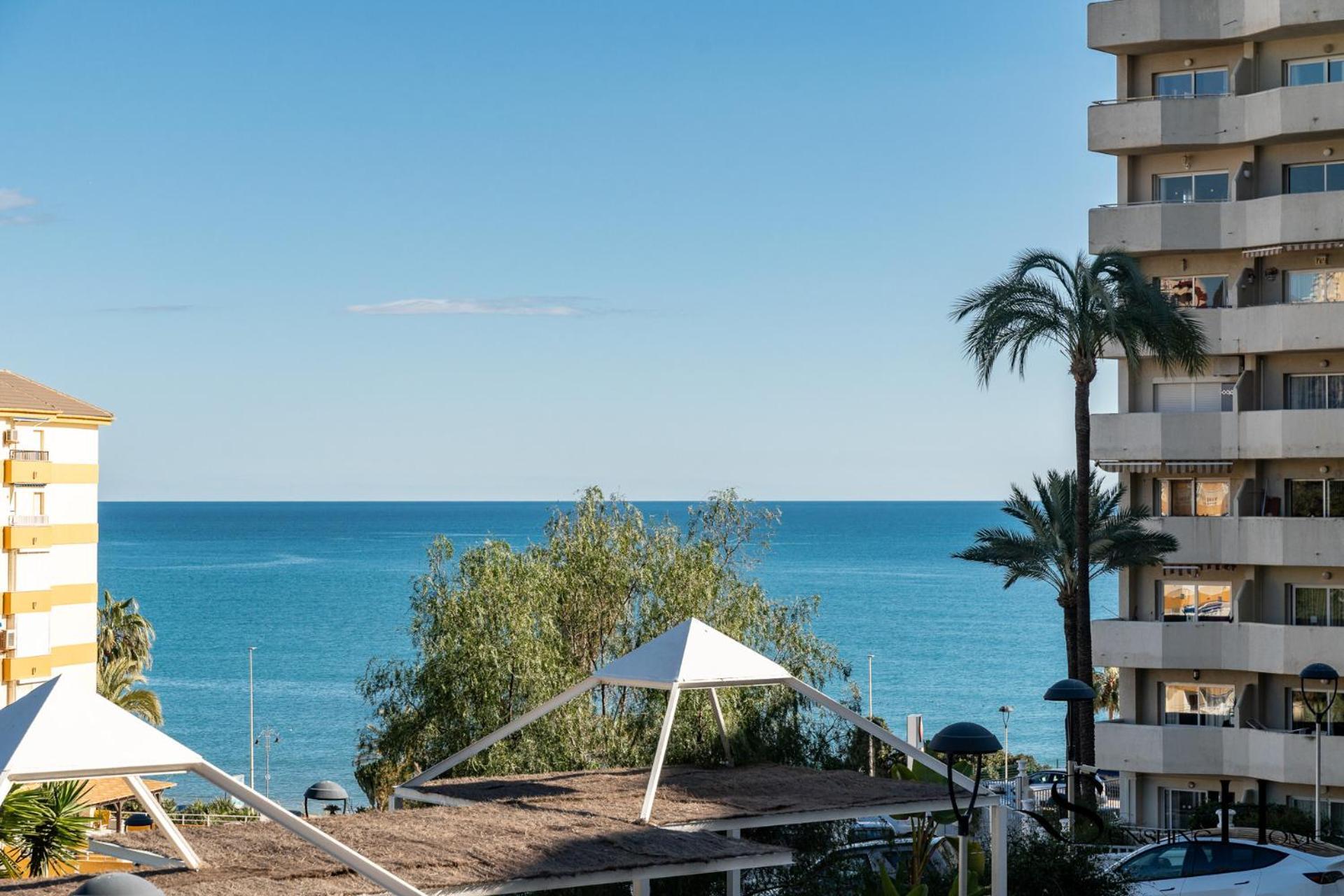 Seaview Beachfront Studio With Aqua Park & Balcony Benalmadena Ngoại thất bức ảnh