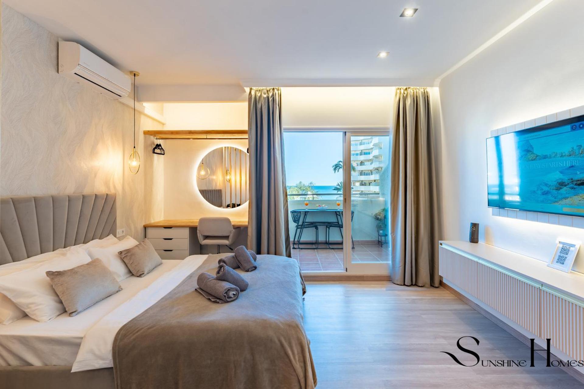 Seaview Beachfront Studio With Aqua Park & Balcony Benalmadena Ngoại thất bức ảnh